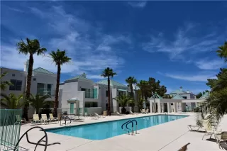 Photo #2: 2403721 Listing