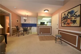 Photo #5: 2403721 Listing