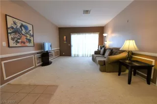 Photo #6: 2403721 Listing