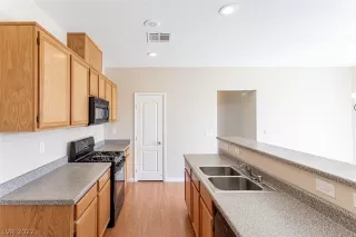 Photo #1: 2403722 Listing 