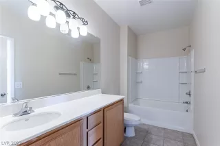 Photo #3: 2403722 Listing 