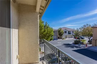 Photo #4: 2403722 Listing 