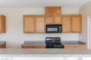 Photo #5: 2403722 Listing 