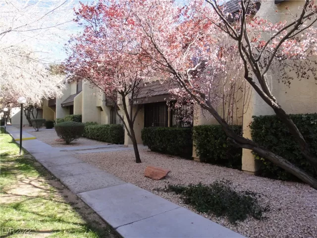 MLS: 2403739 Condo For Sale