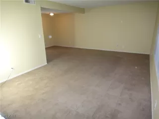 Photo #1: 2403739 Listing 