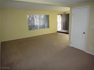 Photo #2: 2403739 Listing 