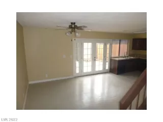 Photo #3: 2403739 Listing 