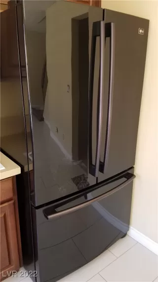 Photo #5: 2403739 Listing 