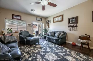 Photo #5: 2403752 Listing