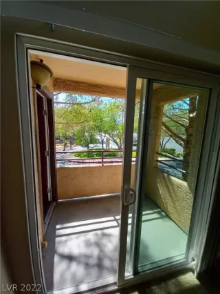 Photo #4: 2403754 Listing 