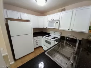 Photo #6: 2403754 Listing 