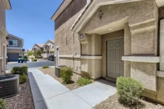 Photo #2: 2403764 Listing 