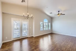 Photo #4: 2403764 Listing 