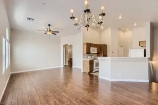 Photo #5: 2403764 Listing 