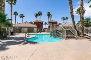 Photo #3: 2403797 Listing 