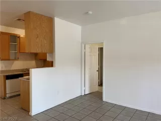 Photo #5: 2403797 Listing 