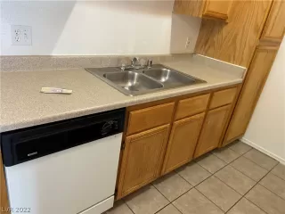 Photo #6: 2403797 Listing 