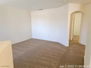 Photo #5: 2403810 Listing 