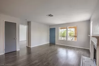 Photo #5: 2403824 Listing 