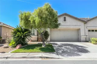 Photo #1: 2403832 Listing