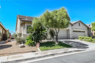 Photo #2: 2403832 Listing