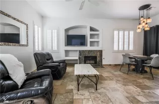 Photo #3: 2403832 Listing