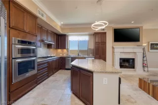 Photo #4: 2403839 Listing 