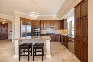 Photo #5: 2403839 Listing 