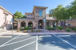 Photo #1: 2403840 Listing 