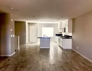 Photo #5: 2403840 Listing 