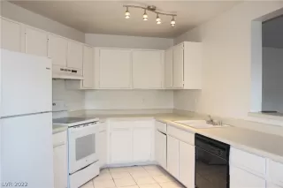 Photo #3: 2403848 Listing 