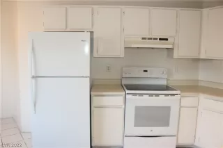 Photo #5: 2403848 Listing 