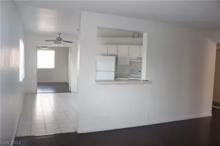 Photo #6: 2403848 Listing 