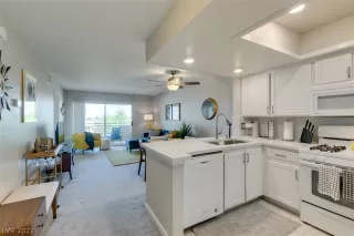 Photo #2: 2403864 Listing 