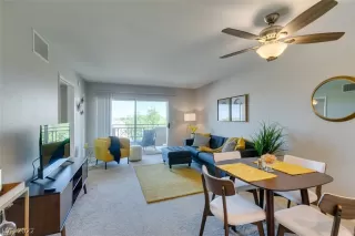 Photo #3: 2403864 Listing 