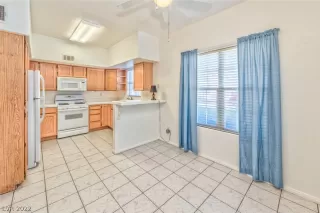 Photo #3: 2403868 Listing 
