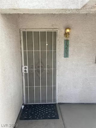 Photo #1: 2403884 Listing