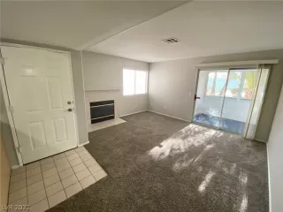 Photo #2: 2403884 Listing