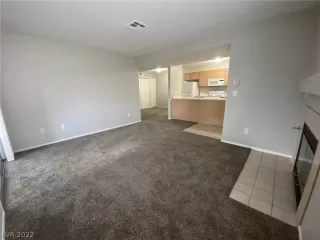 Photo #3: 2403884 Listing