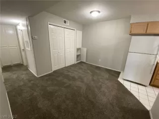 Photo #4: 2403884 Listing