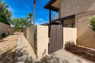 Photo #3: 2403891 Listing