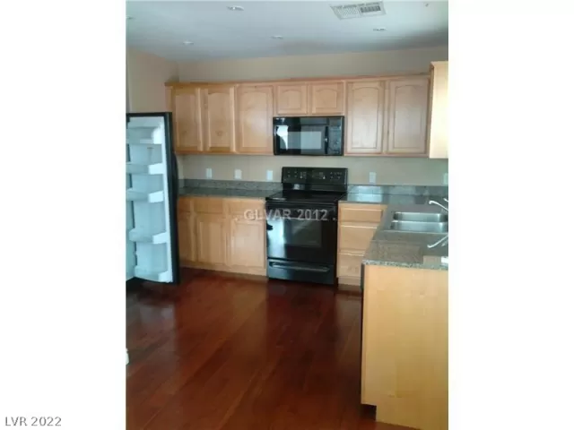 MLS: 2403892 Condo For Sale