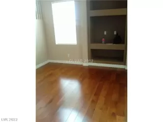 Photo #3: 2403892 Listing 