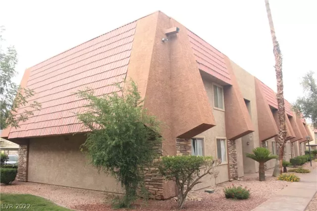 MLS: 2403906 Condo For Sale