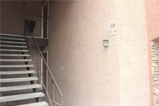 Photo #3: 2403906 Listing