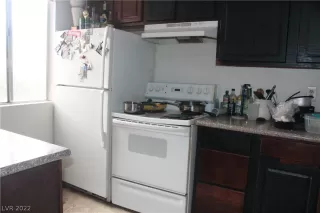 Photo #5: 2403906 Listing