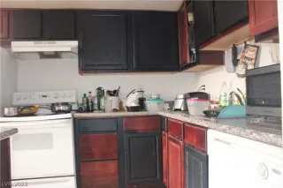 Photo #6: 2403906 Listing