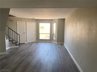 Photo #1: 2403929 Listing