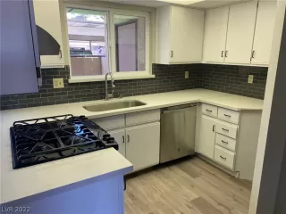 Photo #2: 2403929 Listing