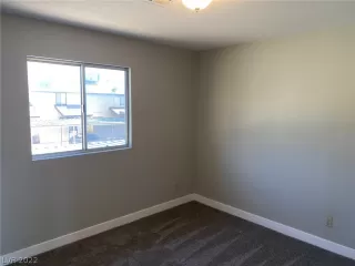 Photo #6: 2403929 Listing